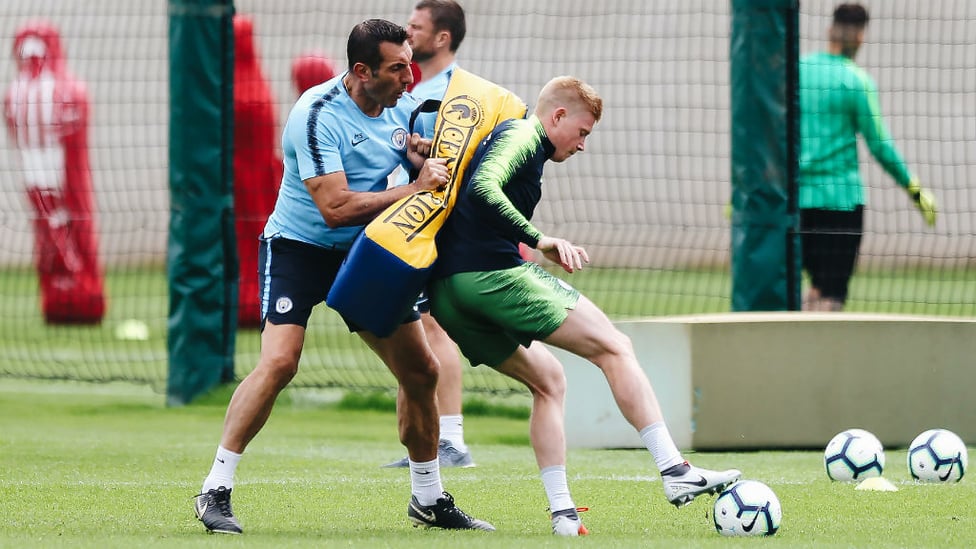 SHADOWPLAY : Kevin De Bruyne works on his close-quarter skills