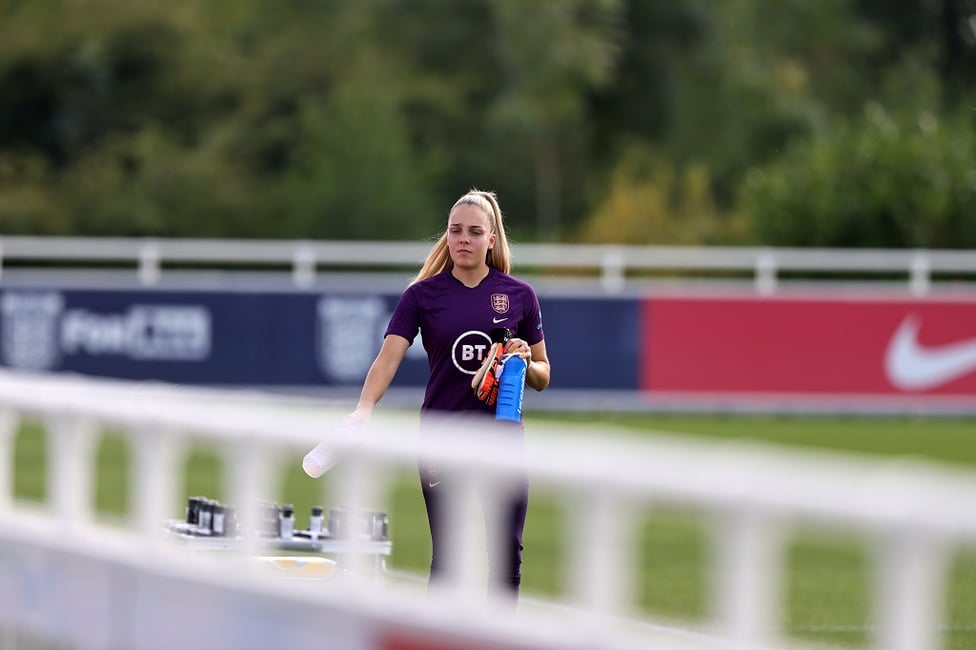  : Ellie Roebuck looking relaxed ahead of training