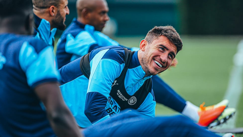 LOOKING UP : Warm up time for Aymeric Laporte.