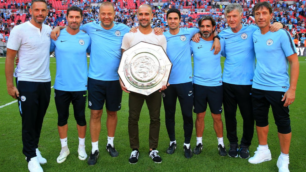 PEP TEAM : The coaching staff and the trophy