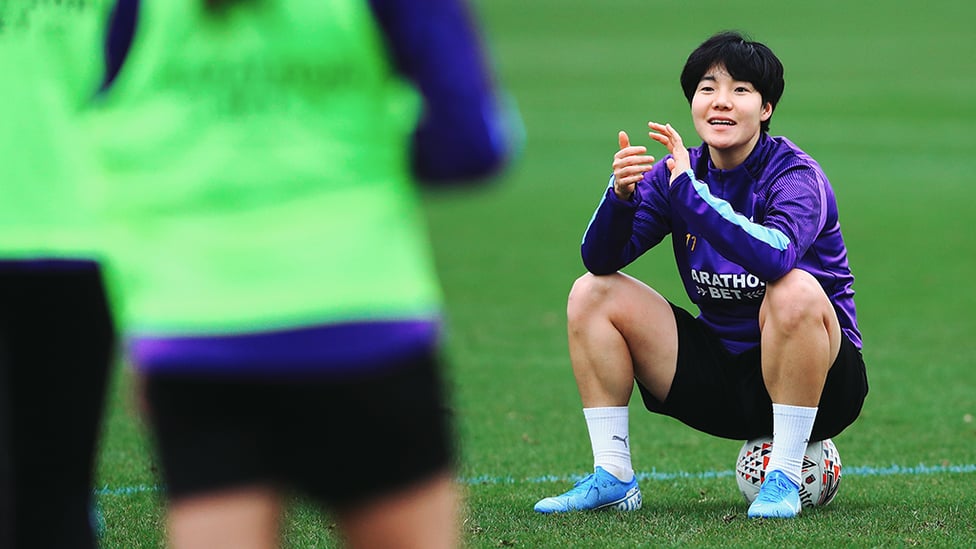 ON THE BALL : Lee Geum-Min sitting on possession