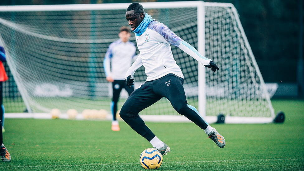 ACTION MENDY : Our French full-back was in the thick of things at training