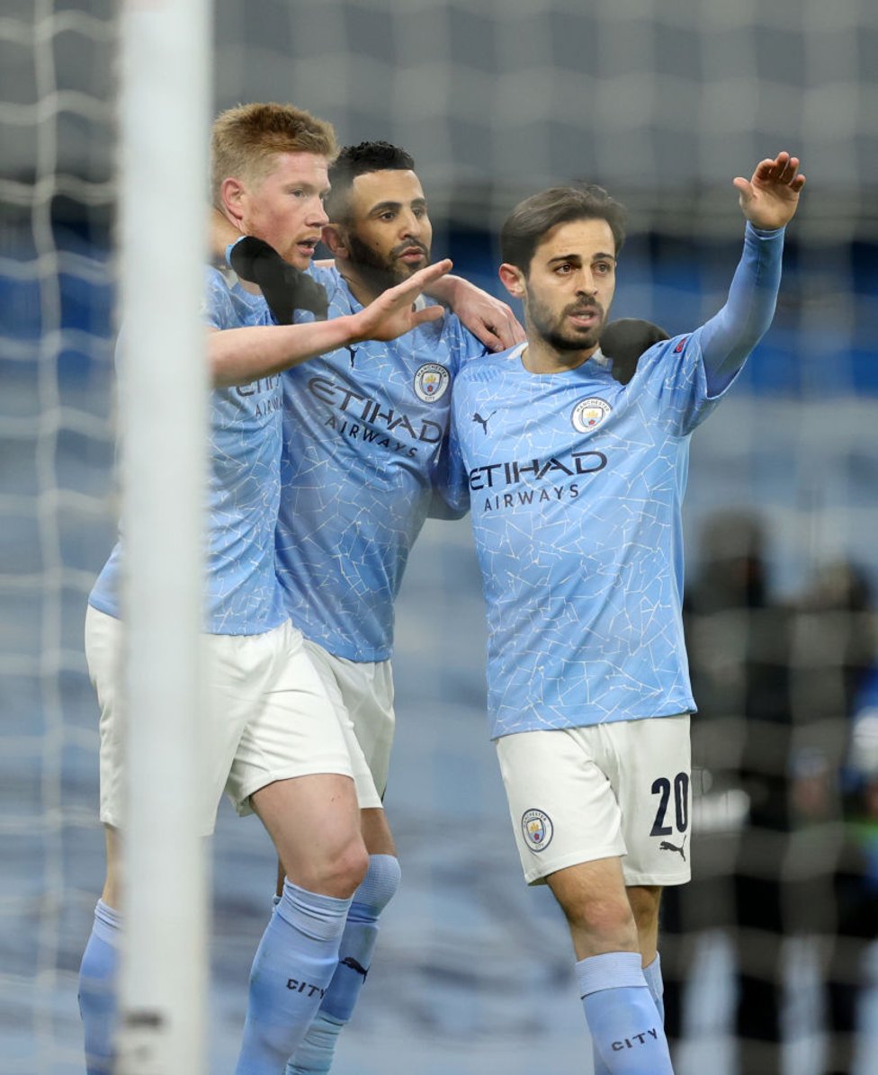 THREE AMIGOS : Mahrez and Bernardo celebrate with De Bruyne after his composed finish!