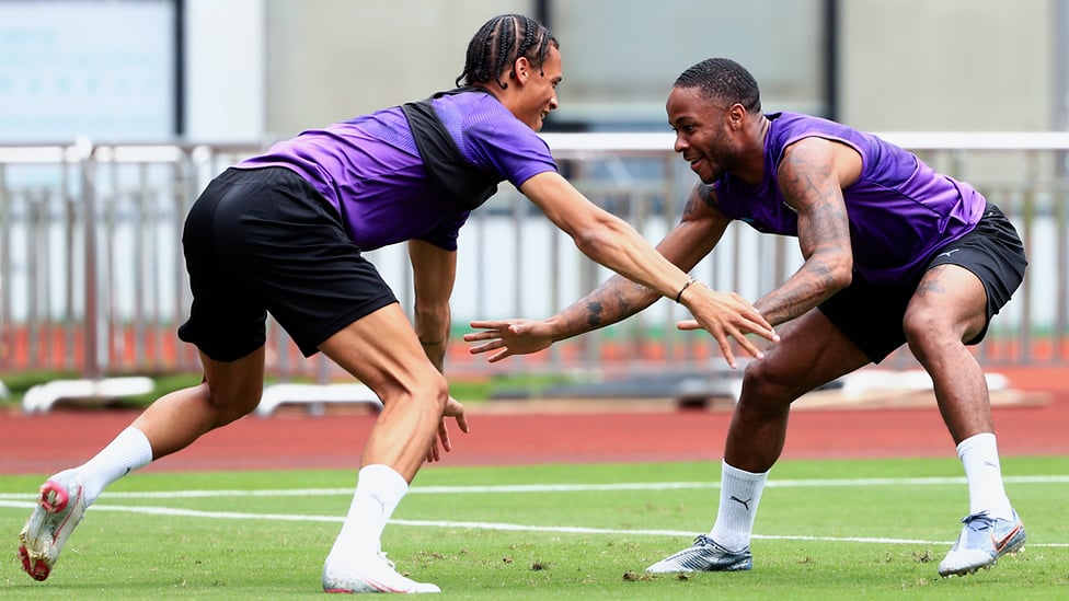 SAS DRILL : Raheem and Leroy look set for a wrestling contest