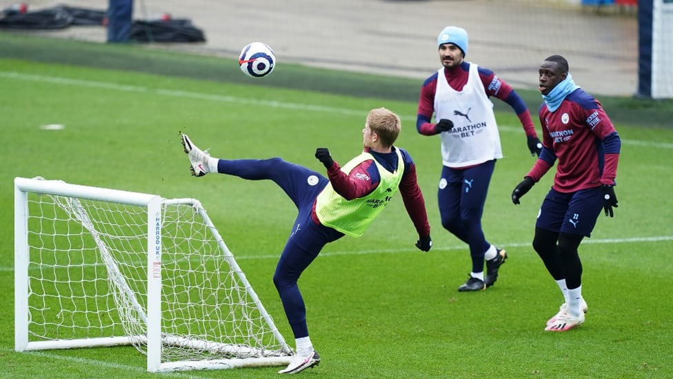 HOW'S YOUR TOUCH: Kevin De Bruyne keeps the ball alive!