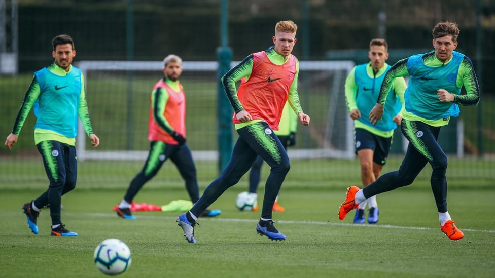 CAUGHT BALL WATCHING : Silva, KDB and Stones pay close attention to the action