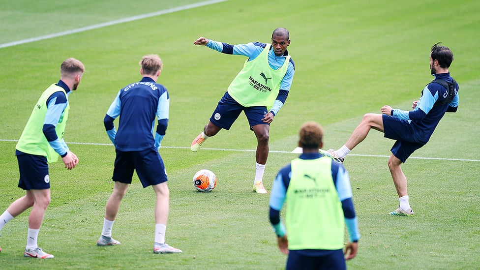 UNDER PRESSURE : Calm as always from Fernandinho.