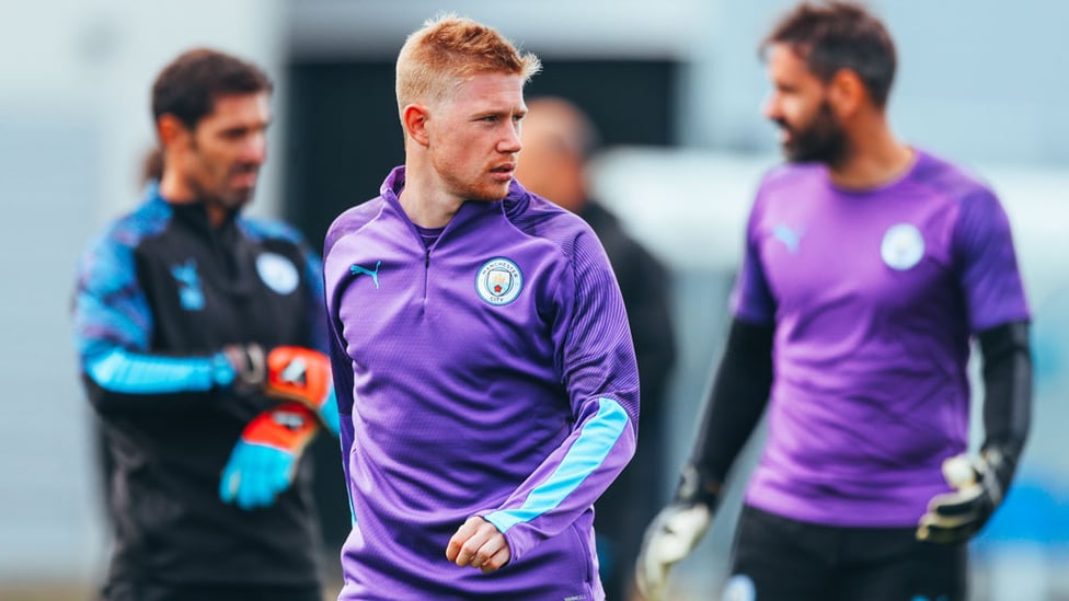 FOCUS TIME : Kevin De Bruyne sizes up the task in hand