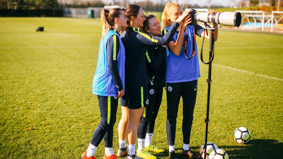 SHOOTING PRACTICE : A flock of photographers!