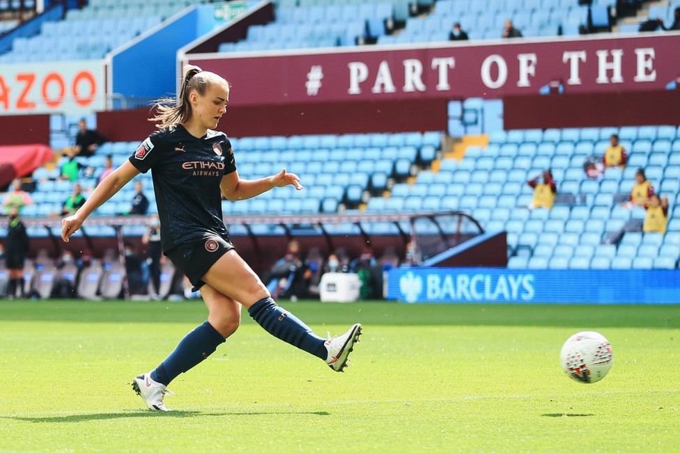 STANWAY. : Arrancó la temporada anotando dos goles en Villa Park.