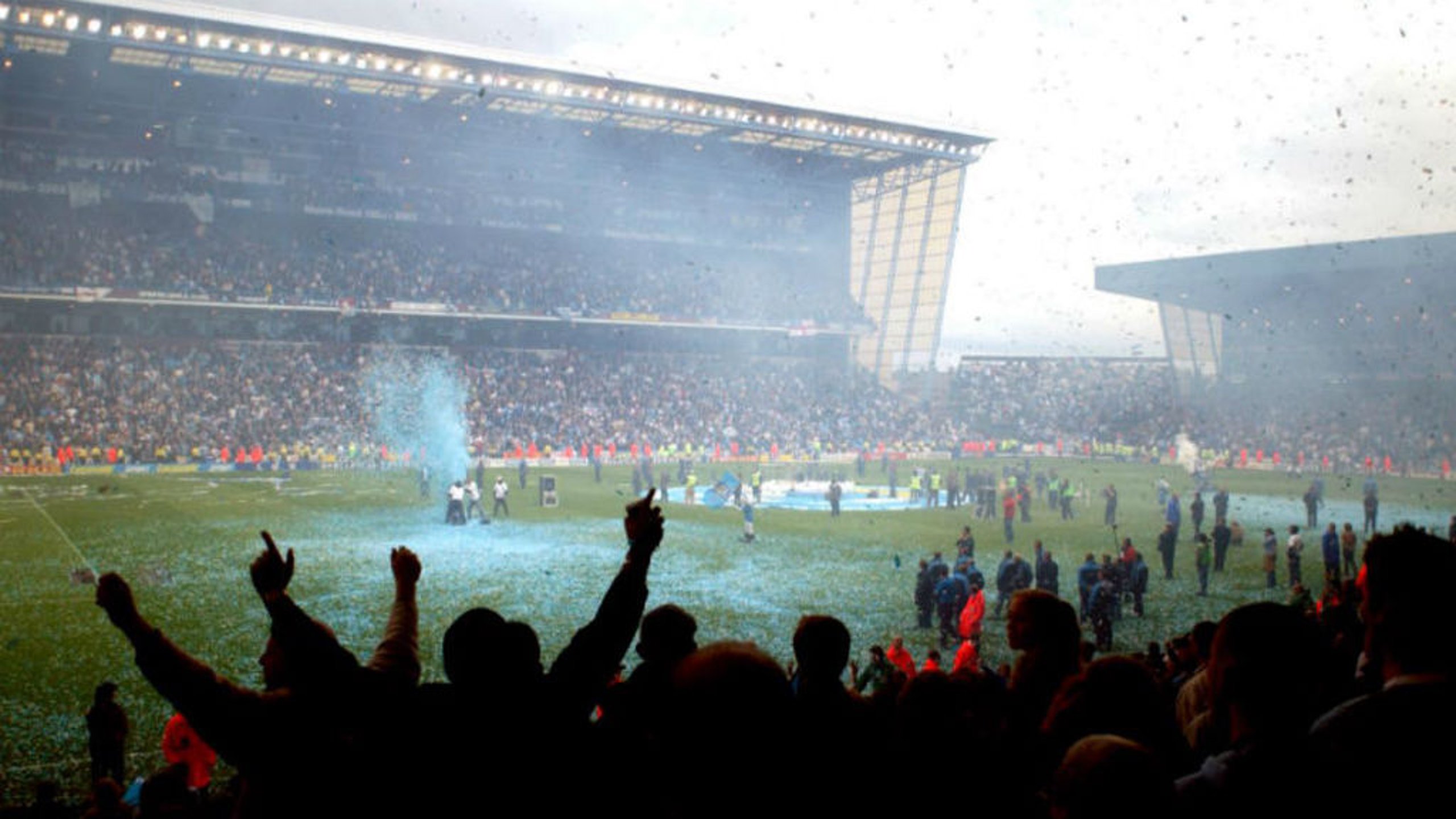  Picture special: City bid farewell to Maine Road
