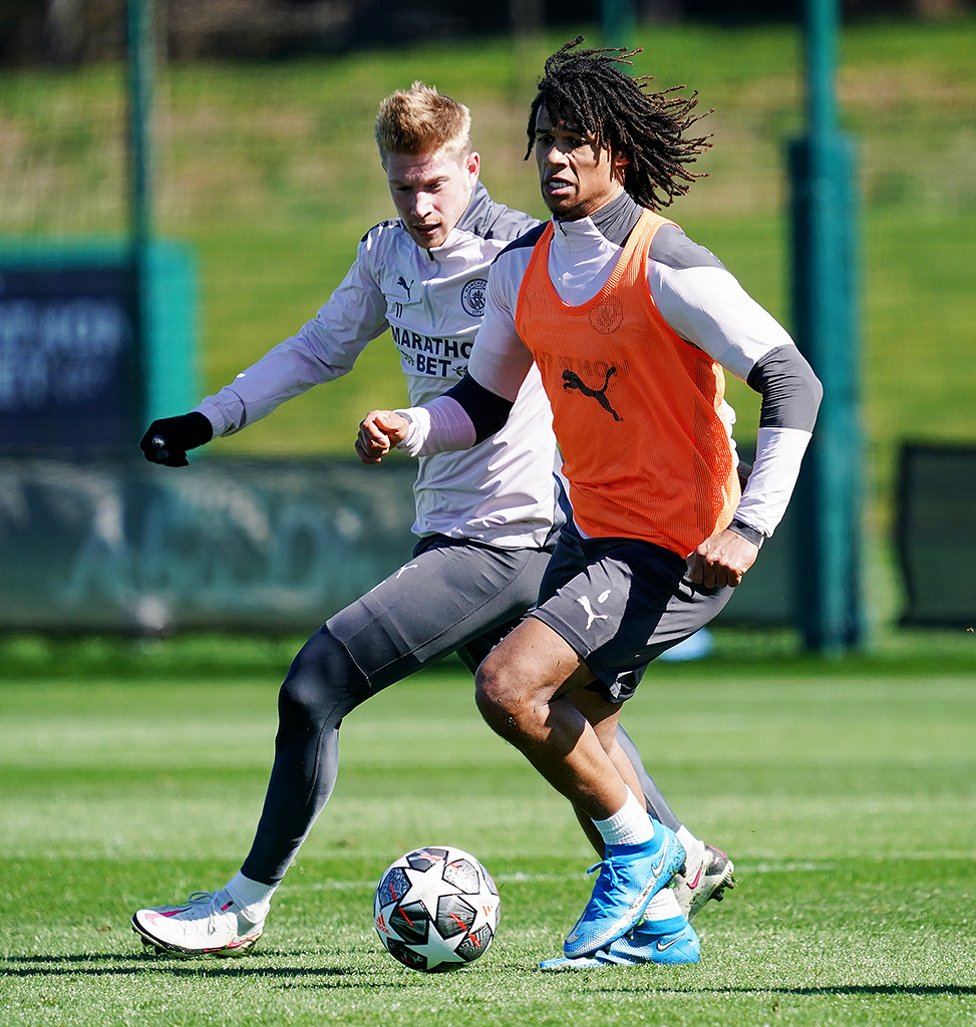 KDB'S BEHIND YOU! : Our Belgian Blue has his eyes on the prize