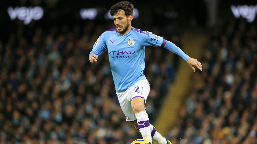 SILVA : SERVICE :  David Silva takes the game to United_