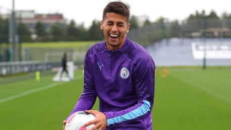 Training: Cancelo's behind the goal trick shot