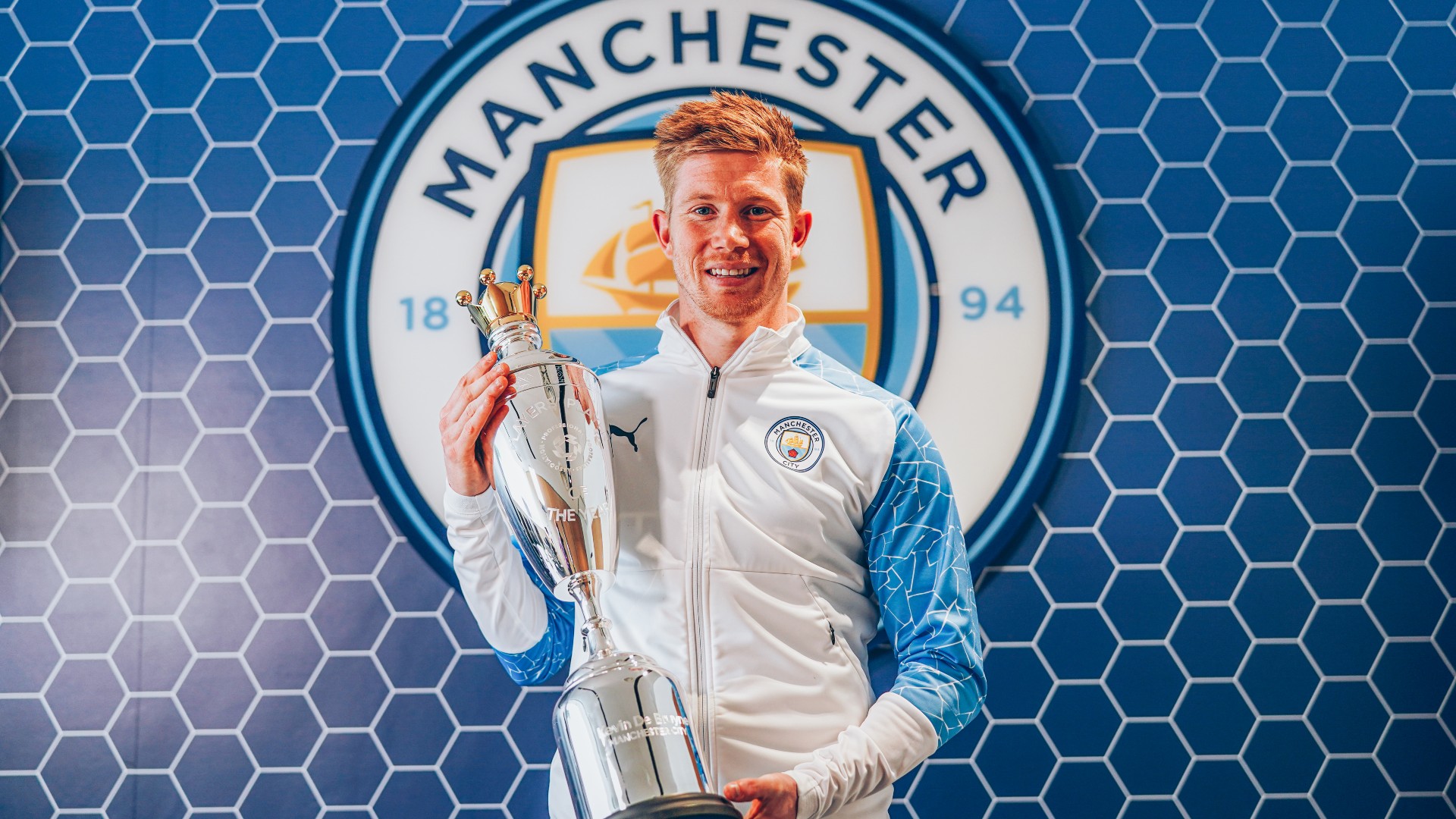 De Bruyne wins second consecutive PFA award