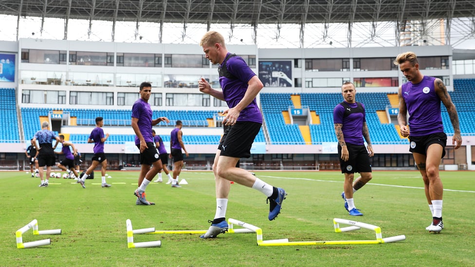 FOOTWORK : Kevin De Bruyne shows nimble feet