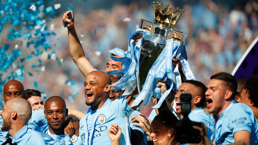 MAYO DE 2018 : A las órdenes de Pep Guardiola, el City logra el tercer título de la Premier League con el récord de 100 puntos.