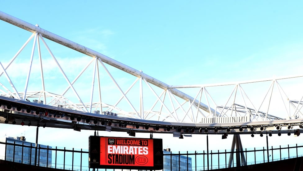 EMIRATES STADIUM : Sky blue backdrop - an omen?