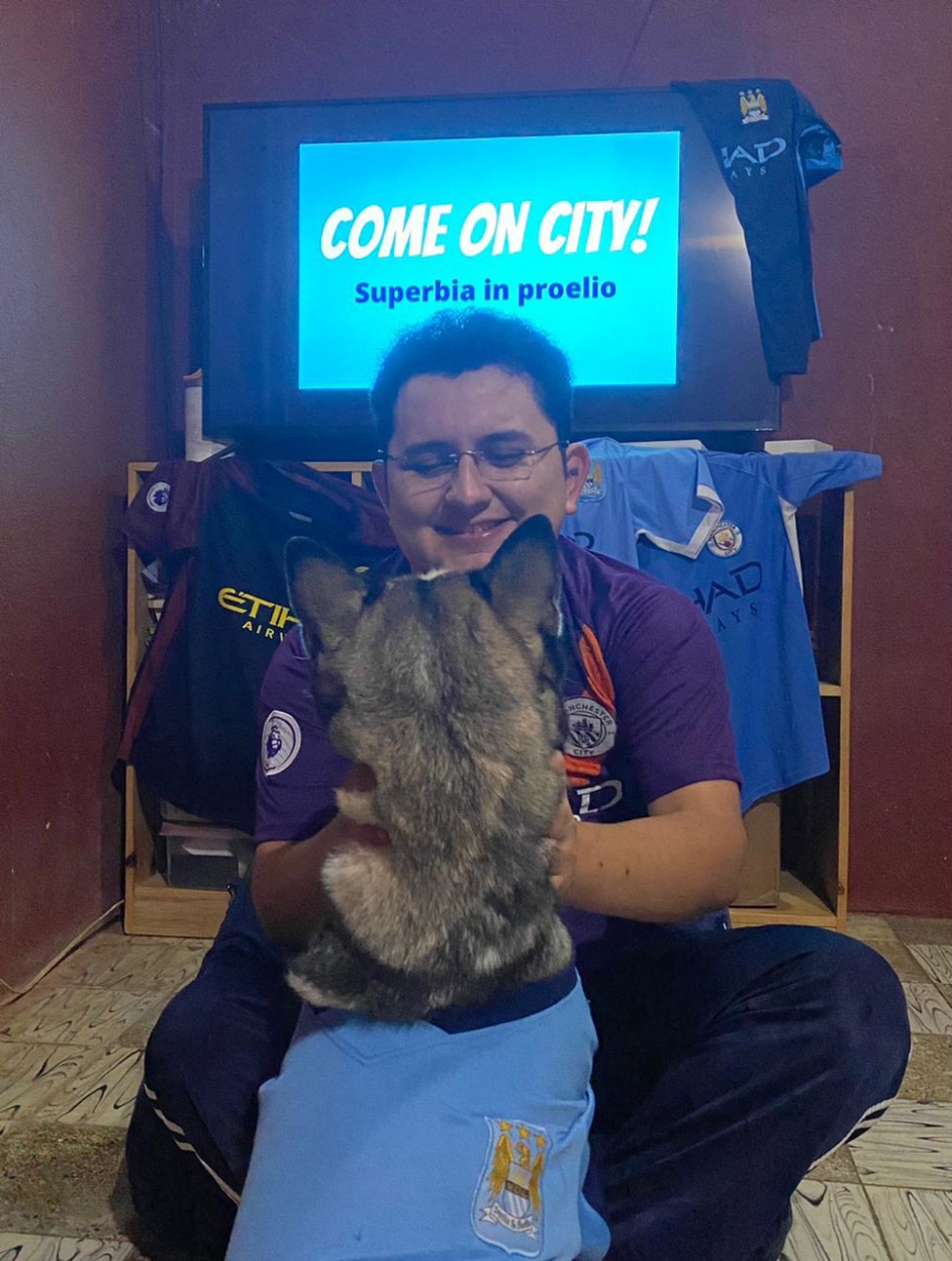 EN COMPAÑÍA. : Camisetas y amigo ciudadano.