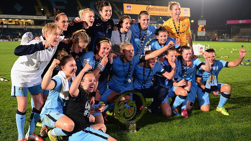 OCTUBRE DE 2014 : El equipo femenino termina su primera temporada con un título al vencer al Arsenal 1-0 en la final de la Continental Cup.