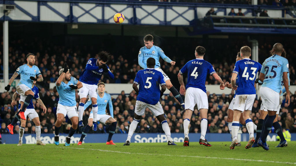 DEADLOCK BROKEN : Aymeric Laporte puts away an exquisite header right on half-time