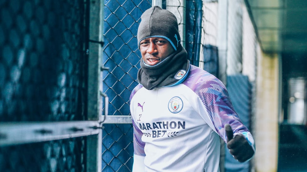 SHARK CHIEF : Thumbs up from Benjamin Mendy.