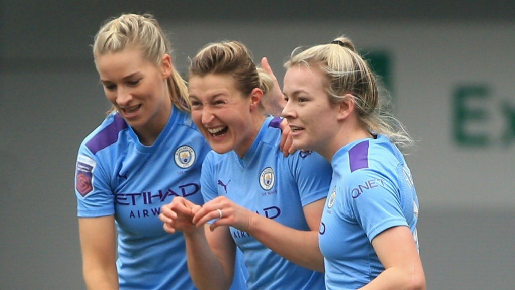 Ellen White celebra su primer gol liguero con el Manchester City.