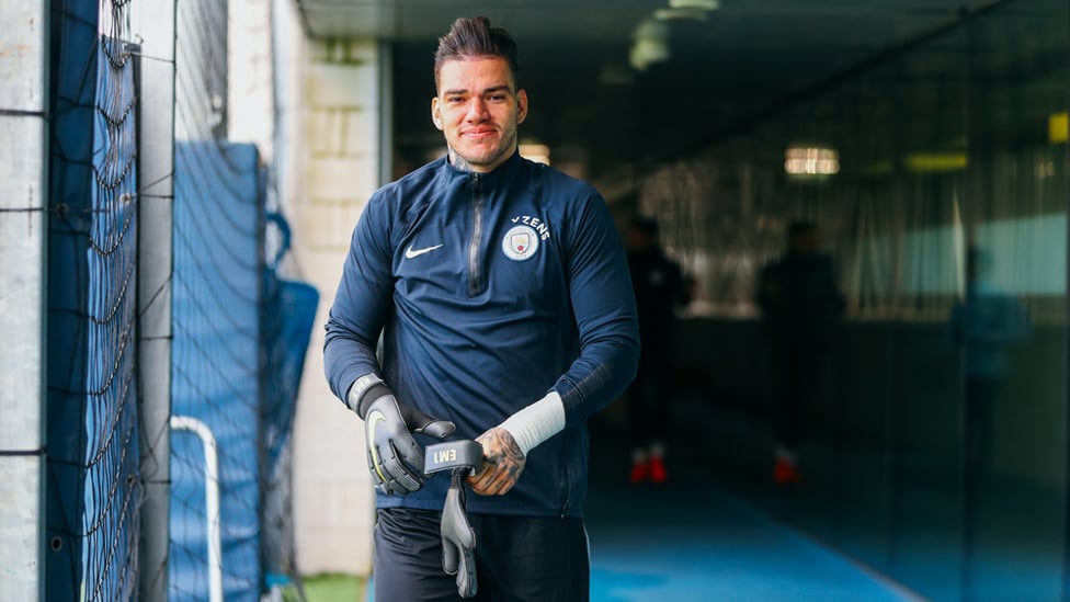 THE GLOVES ARE ON : Ederson gets himself kitted up