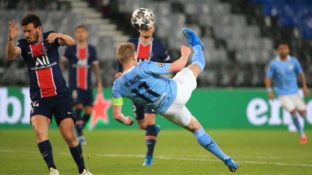 ALMOST: KDB lets fly with an overhead kick