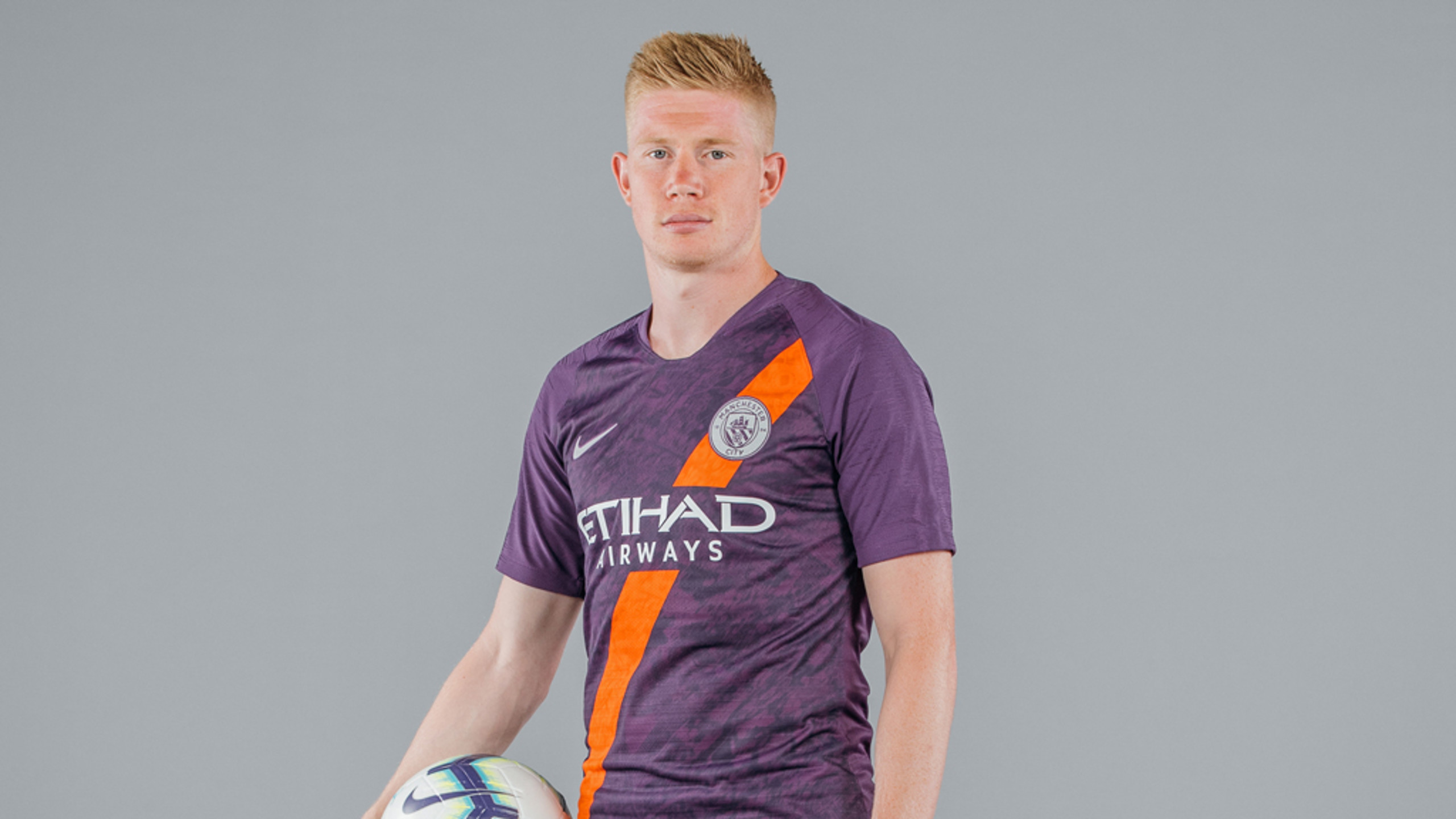 Manchester City: Sejarah jersey model selempang