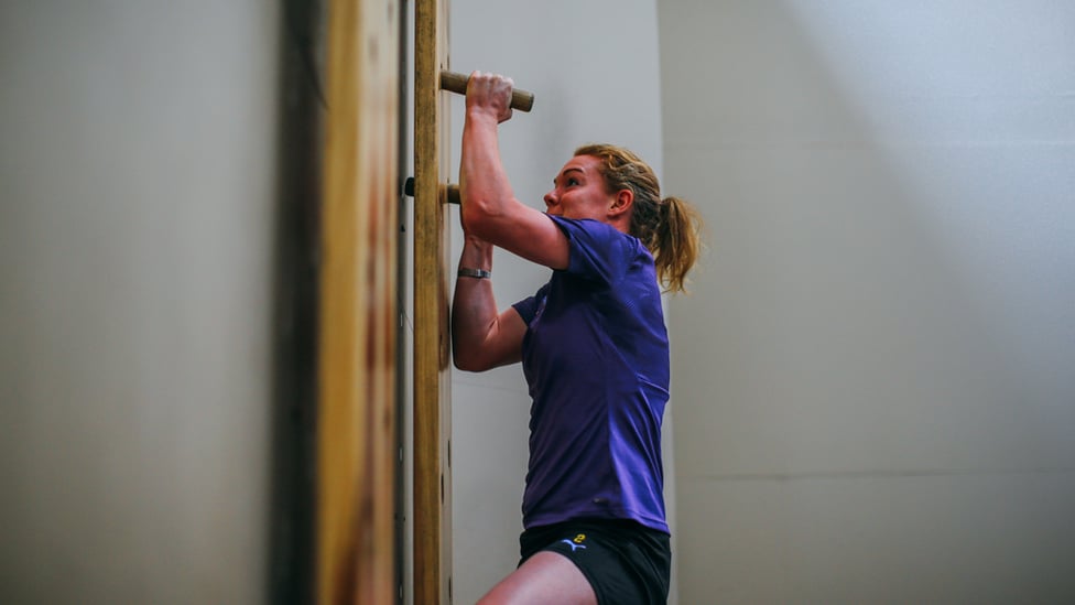 ONLY WAY IS UP : Extreme upper body strength from Aoife Mannion