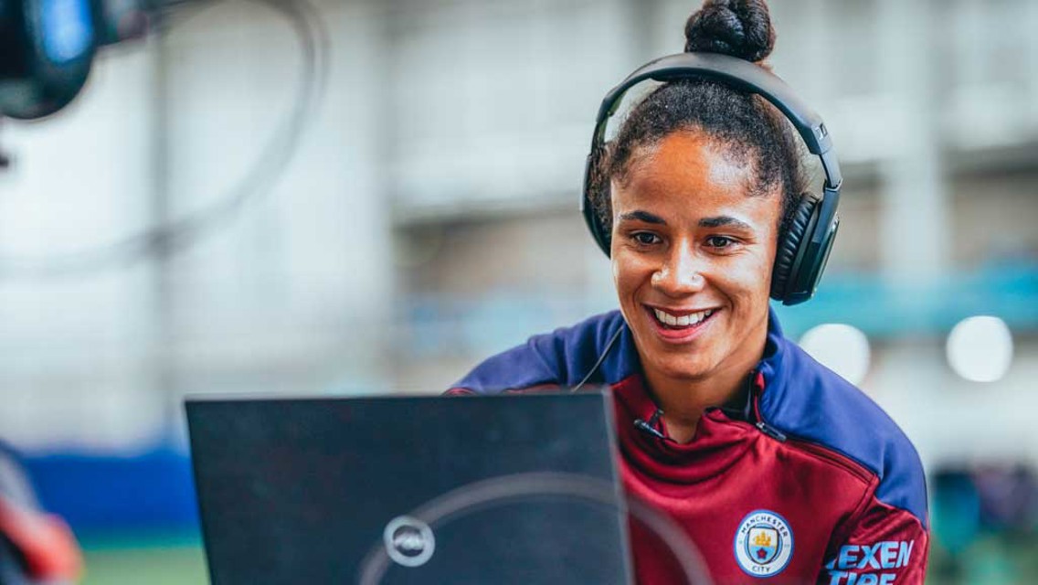 Diapo: Les joueurs répandent la joie à travers Manchester